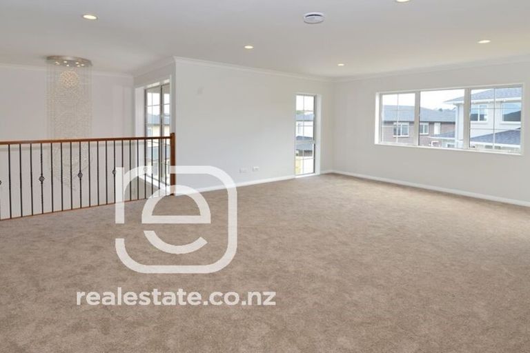 Photo of property in 68 Huntington Park Drive, Greenhithe, Auckland, 0632