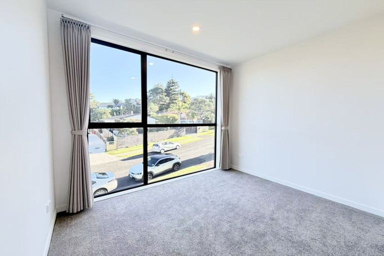 Photo of property in 13a King Richard Place, Browns Bay, Auckland, 0630