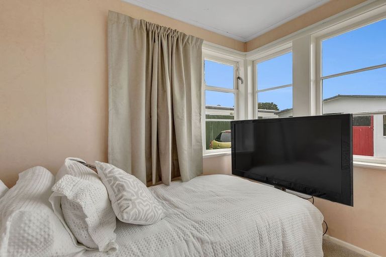 Photo of property in 37 Main Road, Titahi Bay, Porirua, 5022