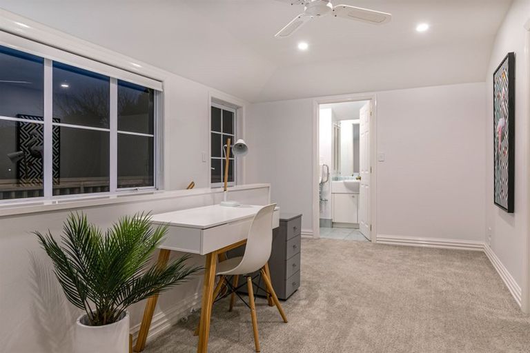 Photo of property in 27 Almond Grove, Greenhithe, Auckland, 0632