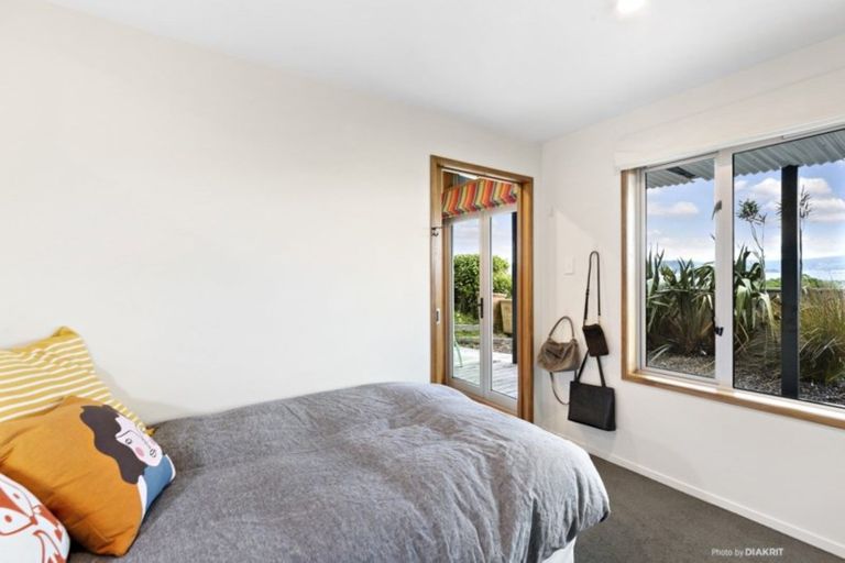 Photo of property in 42 Pukatea Street, Eastbourne, Lower Hutt, 5013