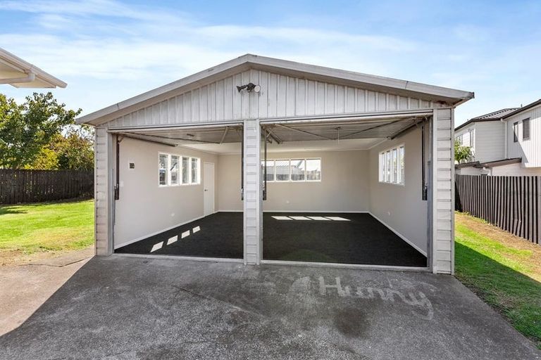 Photo of property in 39 Court Town Close, Mangere, Auckland, 2022
