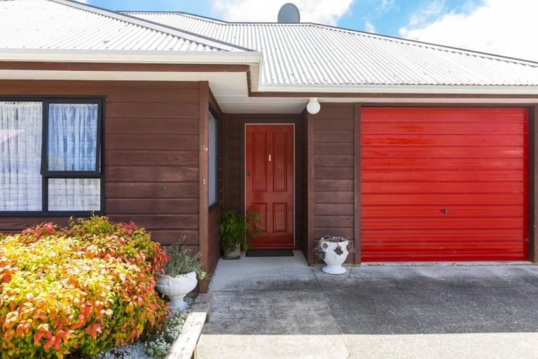 Photo of property in 39b Gemstone Drive, Birchville, Upper Hutt, 5018