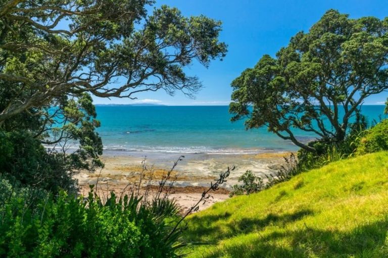 Photo of property in 34a Glenelg Road, Red Beach, 0932