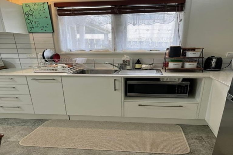 Photo of property in 1a Truscott Place, West Harbour, Auckland, 0618