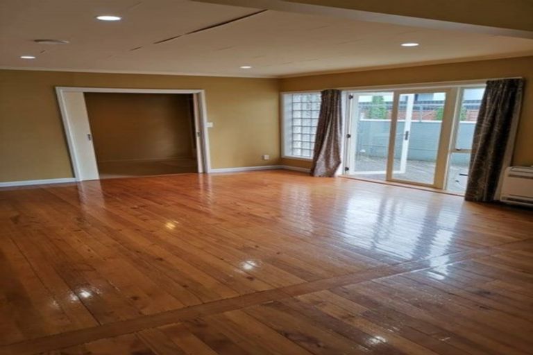 Photo of property in 1/12a Queens Avenue, Merivale, Christchurch, 8014