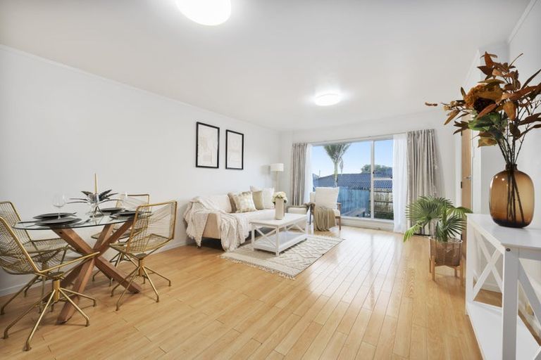 Photo of property in 2/43 Rimu Street, New Lynn, Auckland, 0600