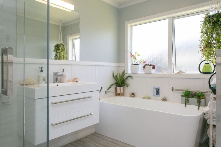 Photo of property in 72 Victory Drive, Wharewaka, Taupo, 3330