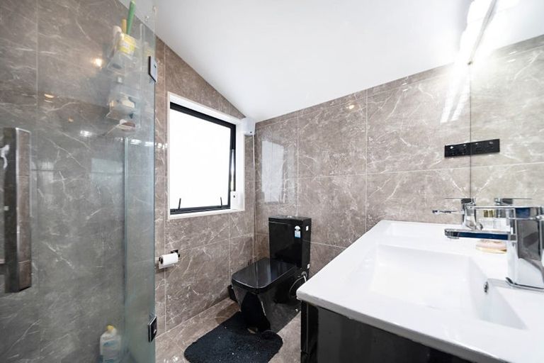 Photo of property in 31a Coniston Avenue, Te Atatu South, Auckland, 0610