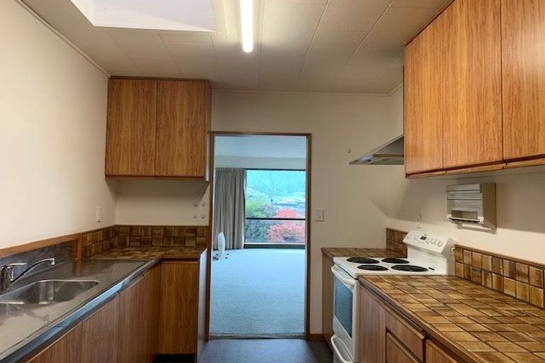 Photo of property in 18a Wynyard Crescent, Fernhill, Queenstown, 9300