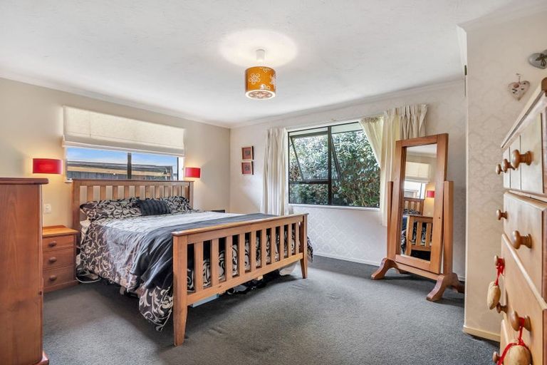 Photo of property in 2/56 Aorangi Road, Bryndwr, Christchurch, 8053