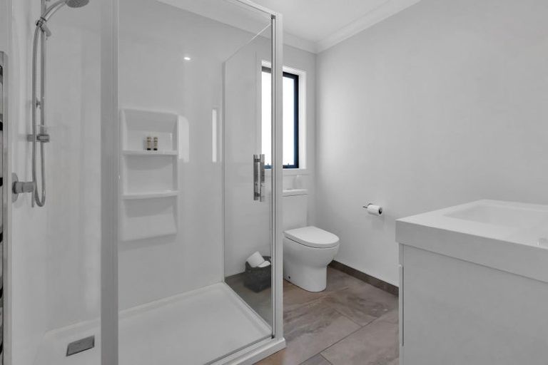 Photo of property in 7 Fred Carr Place, One Tree Point, 0118