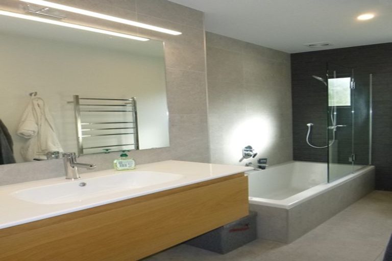 Photo of property in 31 Waimana Avenue, Northcote Point, Auckland, 0627