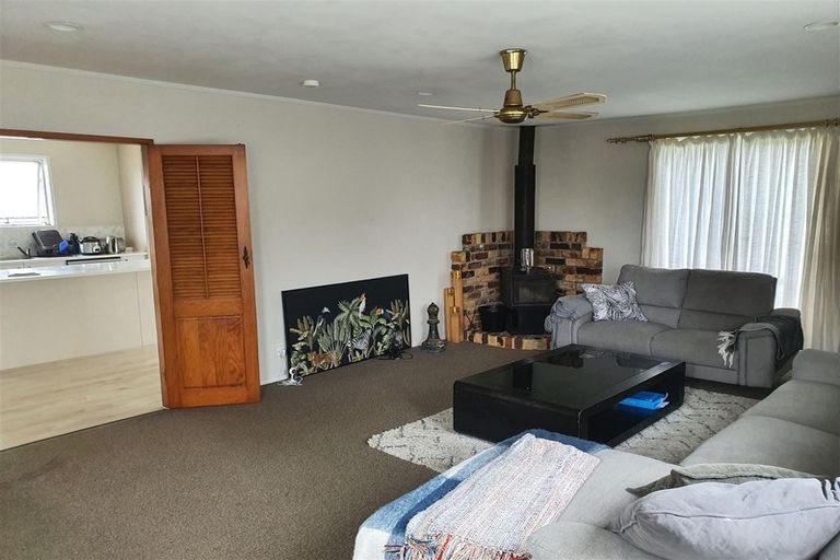 Photo of property in 17 Bodi Place, Te Atatu South, Auckland, 0610