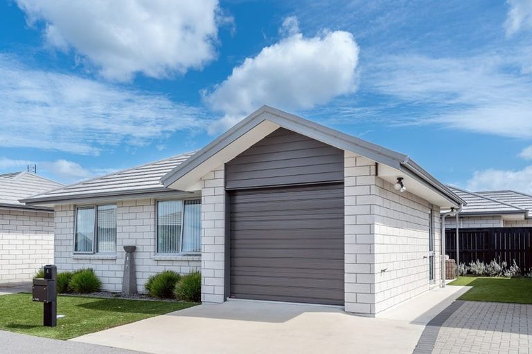 Photo of property in 4 Lance Way, Papamoa, 3118