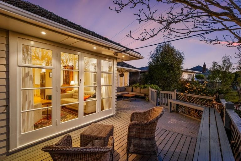 Photo of property in 9 Devon Street, Te Atatu South, Auckland, 0610