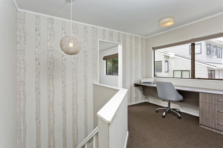 Photo of property in 3/82 Parr Terrace, Castor Bay, Auckland, 0620