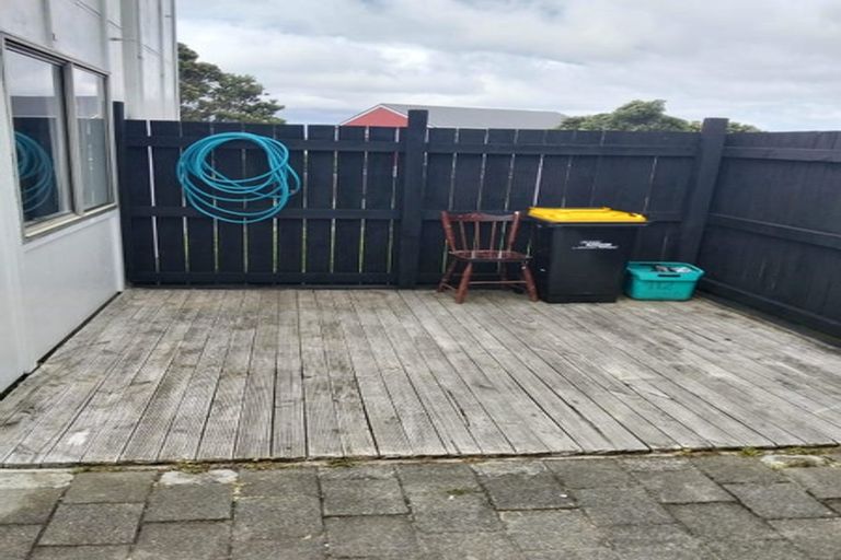 Photo of property in 112 Akaroa Drive, Maupuia, Wellington, 6022