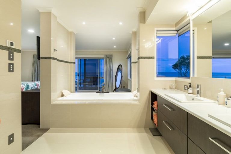 Photo of property in 14 The Loop, Waihi Beach, 3611