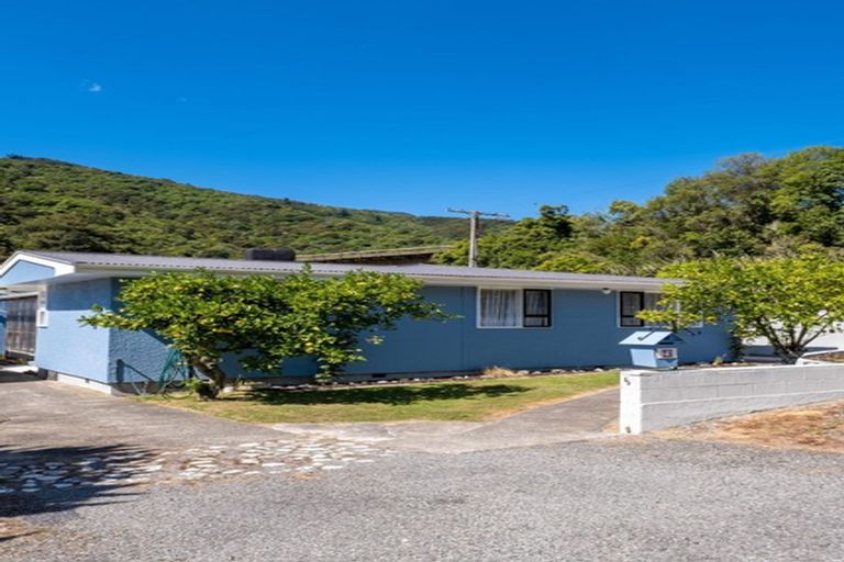 Photo of property in 76 Devon Street, Picton, 7220