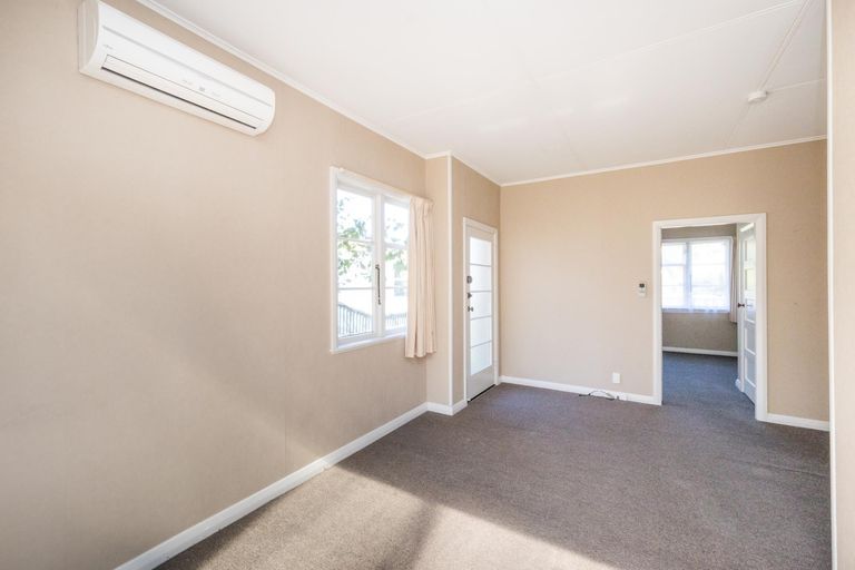 Photo of property in 15 Ihle Street, Terrace End, Palmerston North, 4410