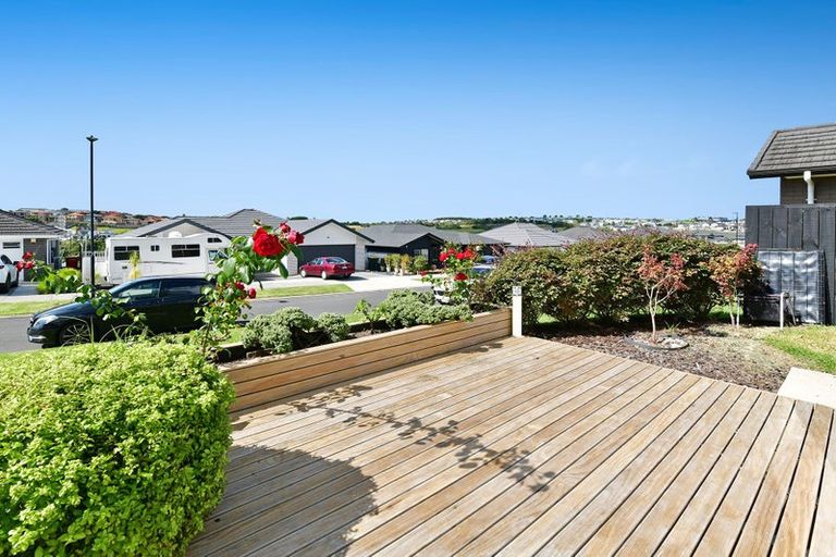 Photo of property in 17 Resolution Drive, Gulf Harbour, Whangaparaoa, 0930