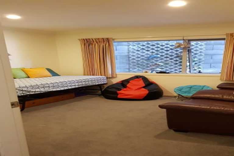 Photo of property in 16 Eastcott Grove, Churton Park, Wellington, 6037