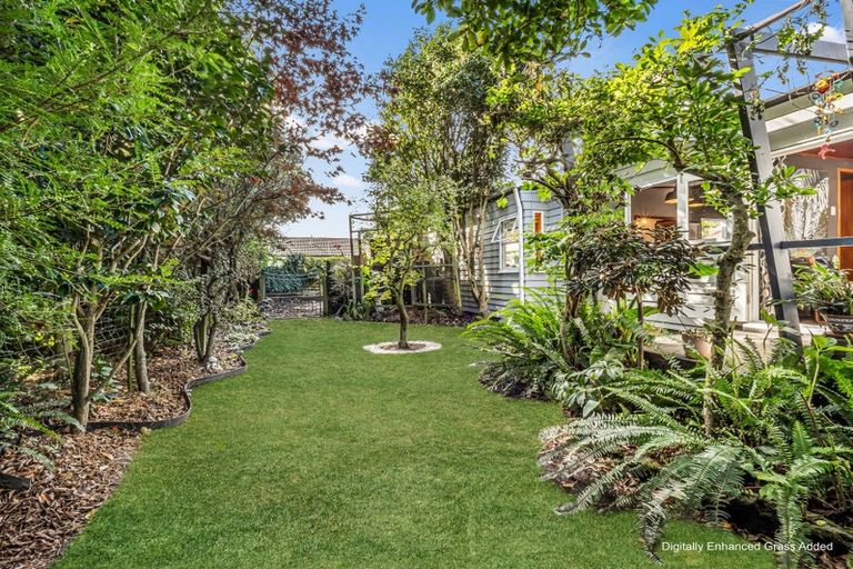 Photo of property in 105a Pahiatua Street, Hokowhitu, Palmerston North, 4410