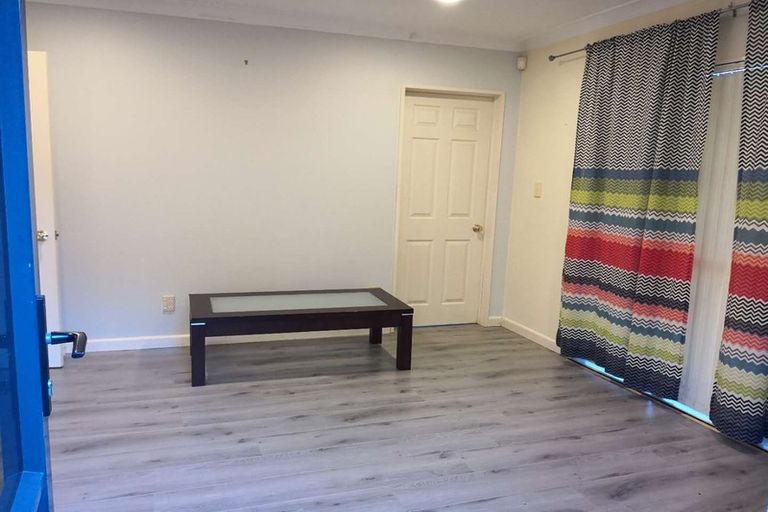 Photo of property in 16 Belleaire Court, West Harbour, Auckland, 0618