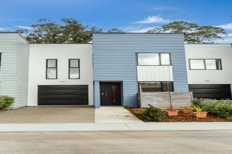 Photo of property in 5a Breakwater Way, Whitby, Porirua, 5024