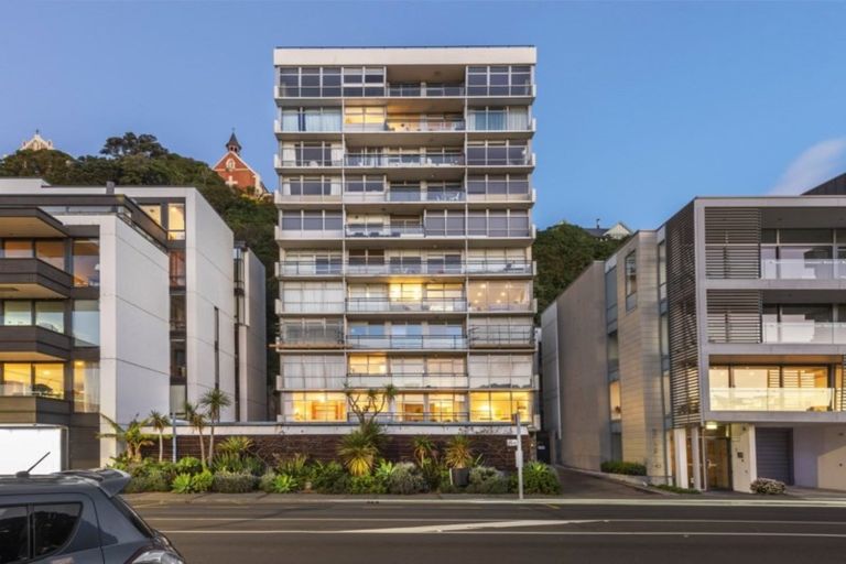 Photo of property in Dorchester Apartments, 144 Oriental Parade, Oriental Bay, Wellington, 6011