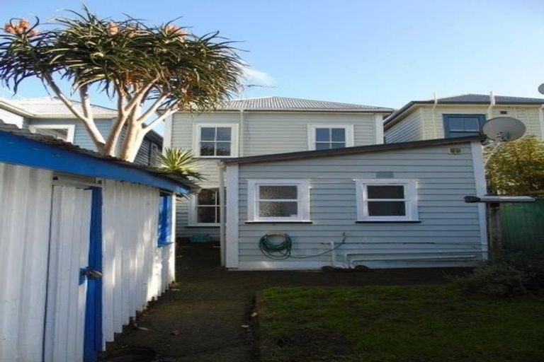 Photo of property in 12 Edge Hill, Mount Victoria, Wellington, 6011