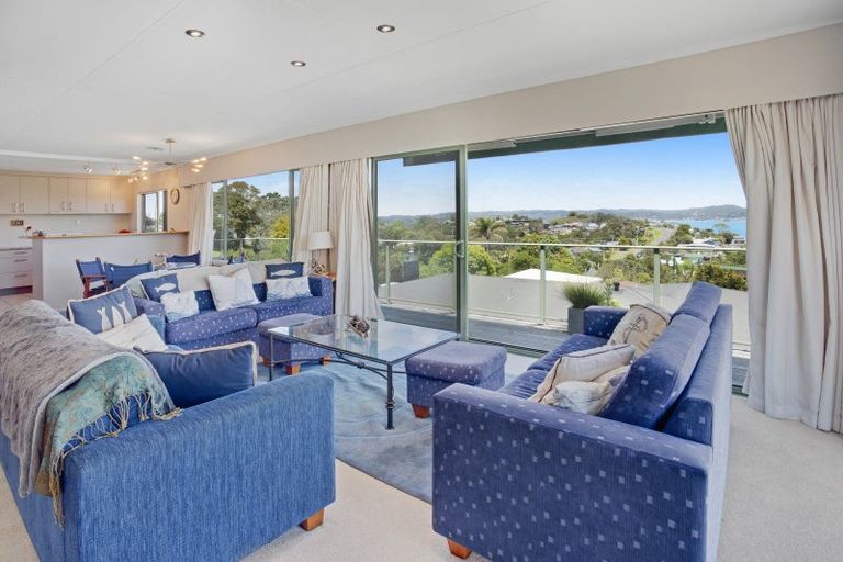 Photo of property in 37 Oneroa Road, Russell, 0202