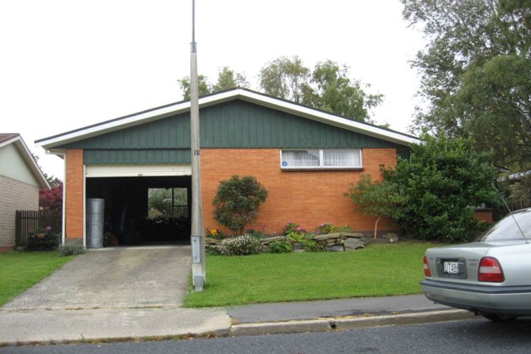 Photo of property in 33 Kinmont Crescent, Kinmont Park, Mosgiel, 9024