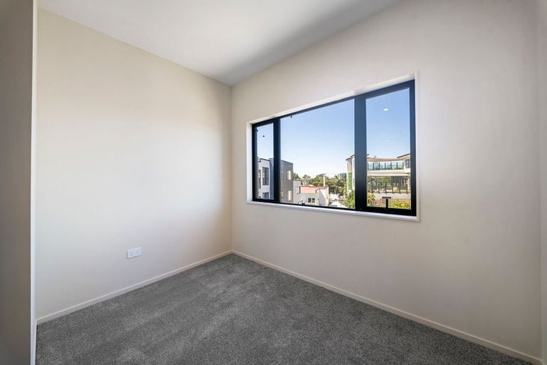 Photo of property in 9/2 Nikau Street, New Lynn, Auckland, 0600