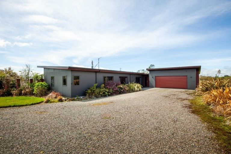 Photo of property in 421 Surrey Road, Tariki, Stratford, 4388