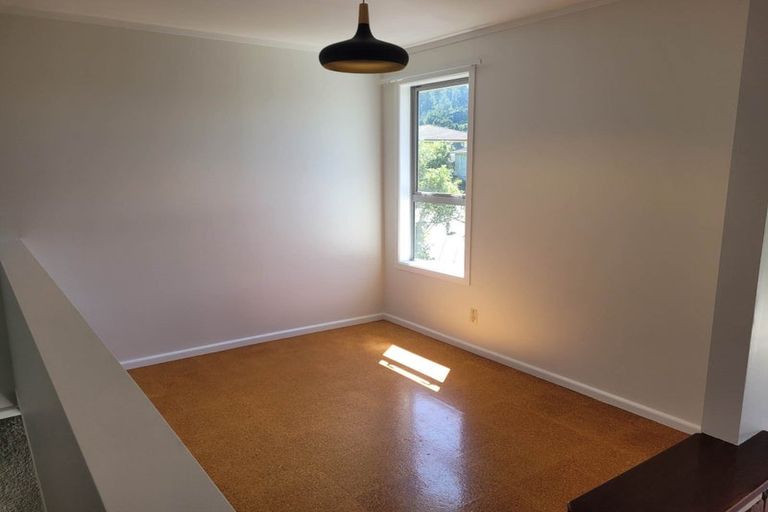 Photo of property in 3 Saint Aidans Way, Tawa, Wellington, 5028
