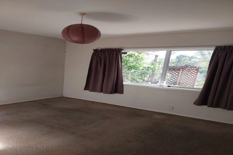 Photo of property in 2 Lexington Drive, Botany Downs, Auckland, 2010