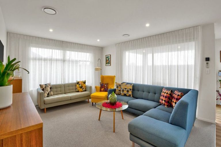 Photo of property in 16 Atutahi Street, Hurdon, New Plymouth, 4310