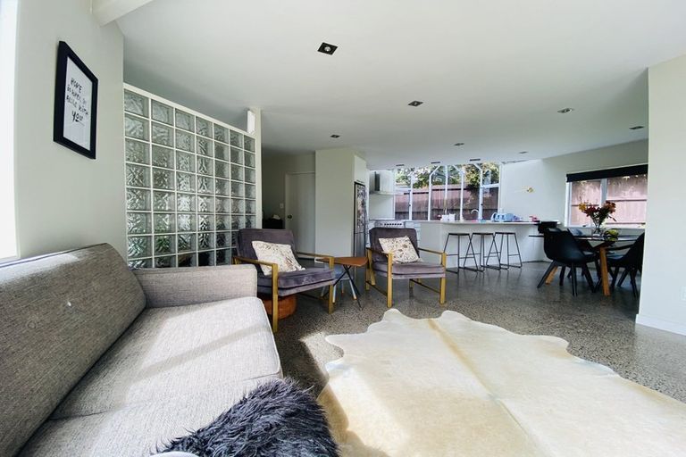 Photo of property in 2/5 Nigel Road, Browns Bay, Auckland, 0630