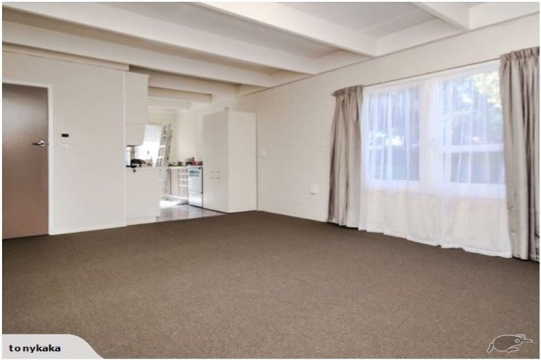 Photo of property in 1/66 Flanshaw Road, Te Atatu South, Auckland, 0610