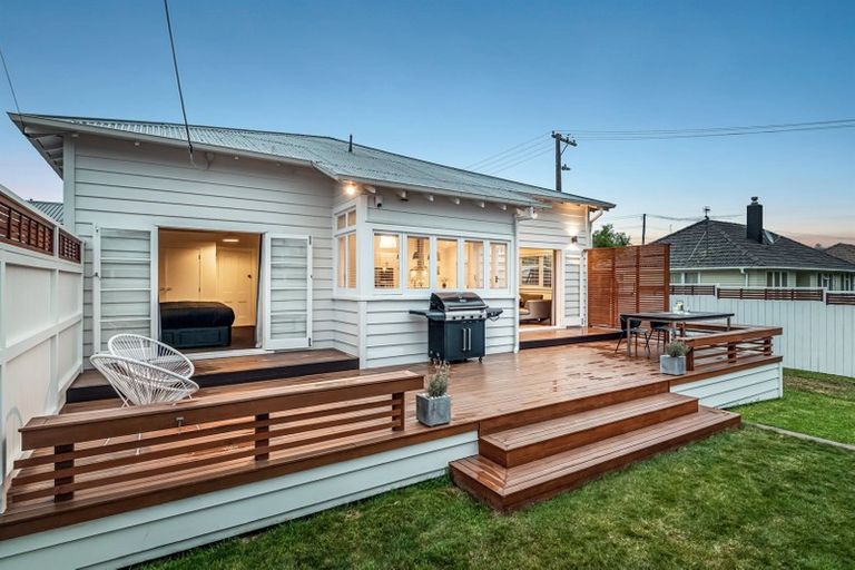 Photo of property in 1/20 Corrella Road, Belmont, Auckland, 0622