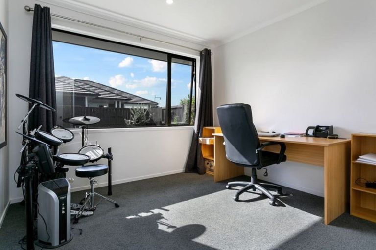 Photo of property in 28 Lilac Close, Cambridge, 3434