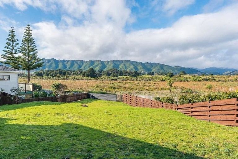 Photo of property in 13 Freyberg Crescent, Waikanae Beach, Waikanae, 5036