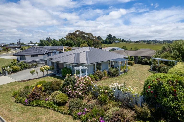 Photo of property in 2 Les Wakefield Road, Mapua, 7005