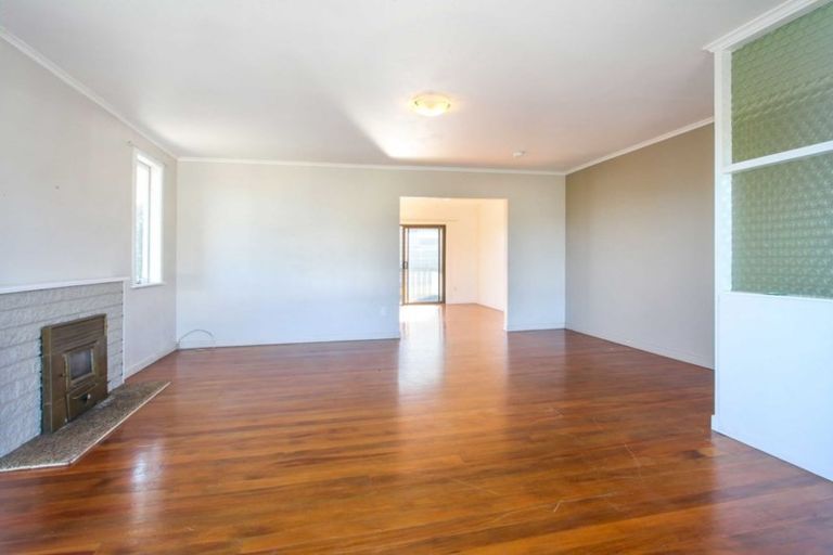 Photo of property in 29 Sylvan Crescent, Te Atatu South, Auckland, 0610