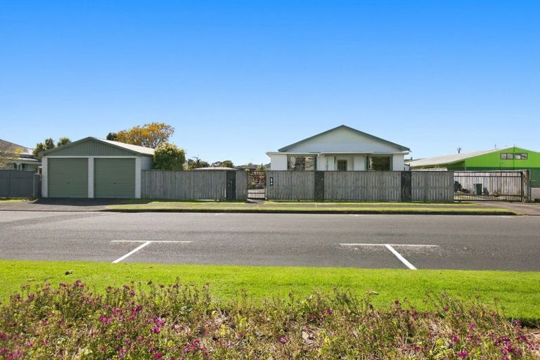 Photo of property in 30 Memorial Place, Waitara, 4320