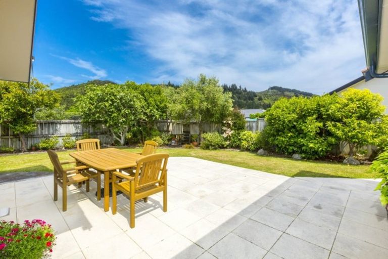 Photo of property in 12 Betty Watt Grove, Riverstone Terraces, Upper Hutt, 5018