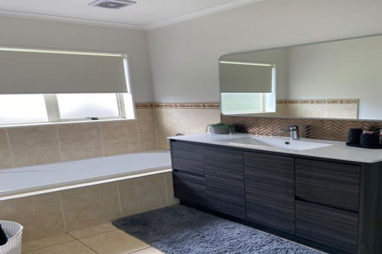 Photo of property in 80 Gracechurch Drive, Flat Bush, Auckland, 2016