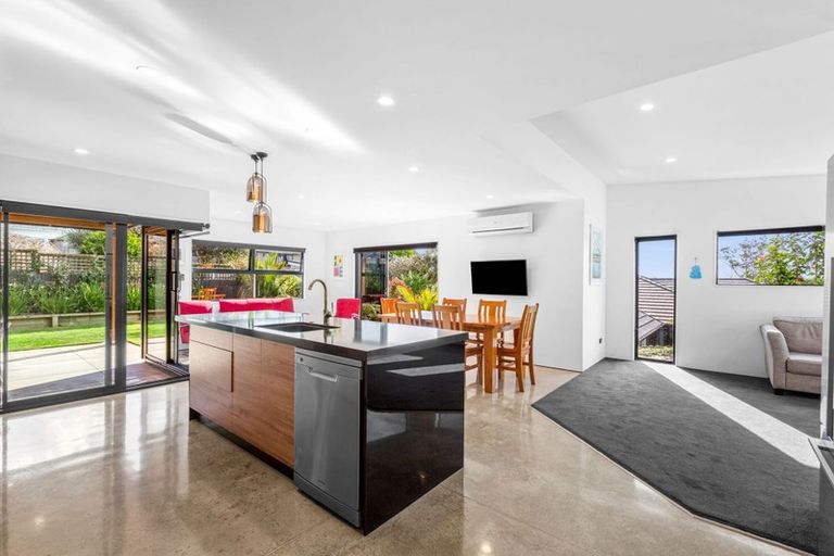 Photo of property in 6 Piper Way, Glen Avon, New Plymouth, 4312